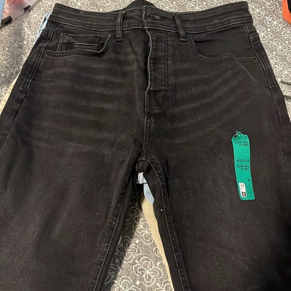 Denim Bundle!!!! (4 pairs)
Dickies pants for free!
Waist range from 30-32 - Picture 3 of 4